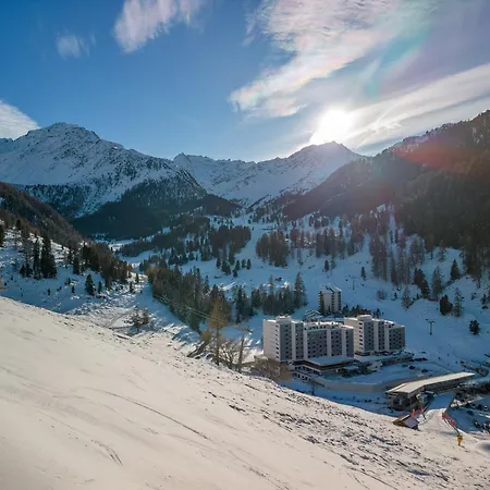 Le Cerf L Ski-out L Standing *